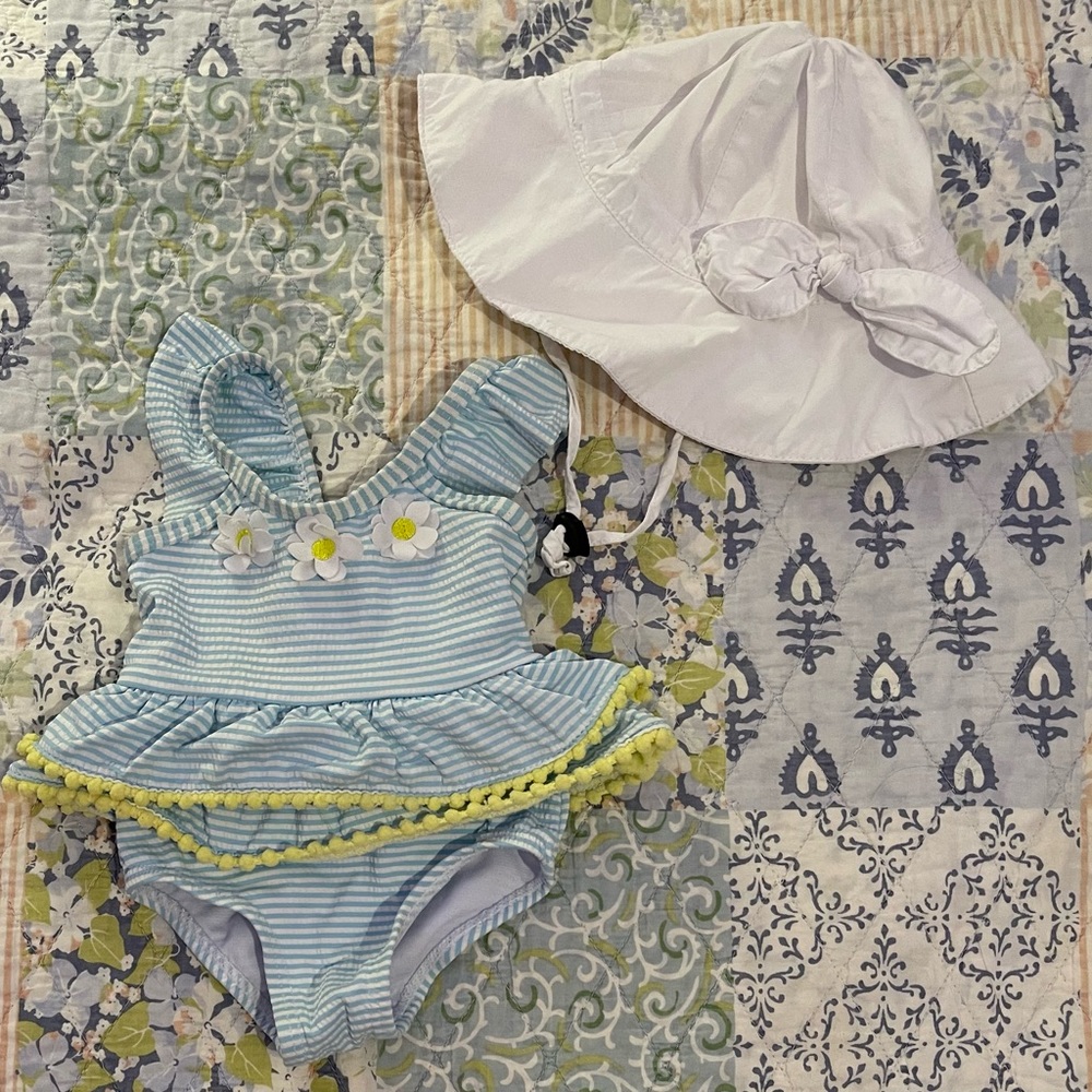 Wetsuit brand swimsuit for baby girl. Size newborn. Sun hat 0-6 months.